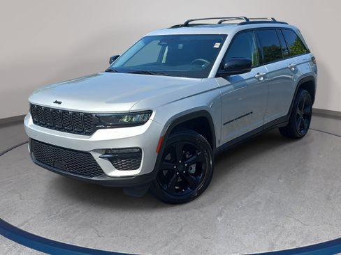 Used 2023 Jeep Grand Cherokee Limited w/ Black Appearance Package AWD/4WD image 1