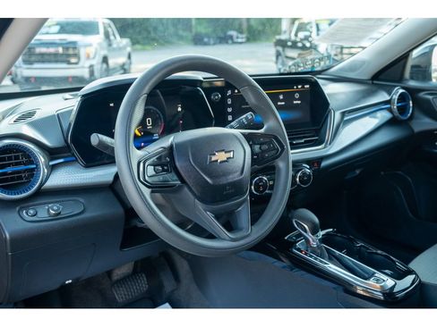 Used 2026 Chevrolet Trax LT FWD image 11
