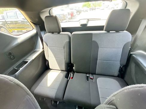 Used 2023 Chevrolet Traverse LT image 28