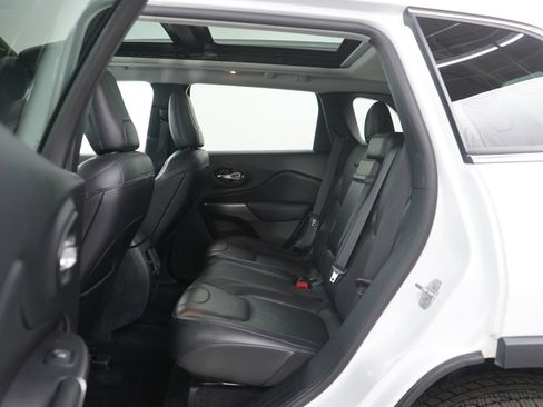 Used 2019 Jeep Cherokee Limited w/ Luxury Group image 17