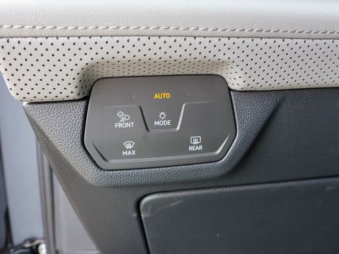 New 2025 Volkswagen Atlas Peak Edition SE image 24