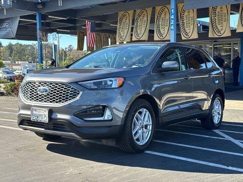 Used 2023 Ford Edge SEL w/ Convenience Package AWD/4WD image 4