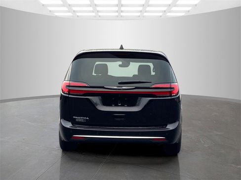 New 2026 Chrysler Pacifica Select image 8