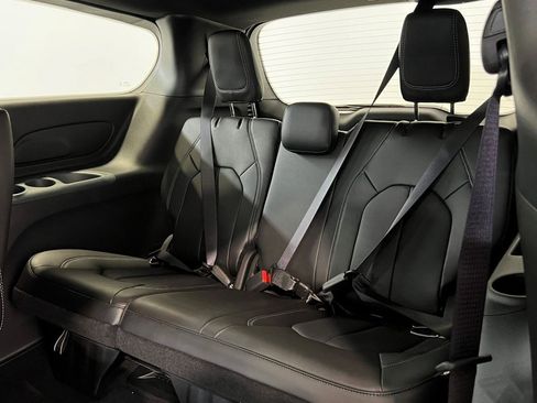 New 2026 Chrysler Pacifica Select image 12