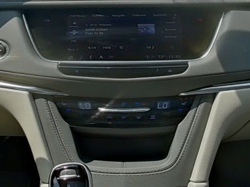 Used 2022 Cadillac XT5 Premium Luxury FWD image 18