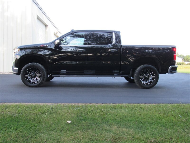 Used 2019 Chevrolet Silverado 1500 LTZ w/ LTZ Premium Package AWD/4WD image 3