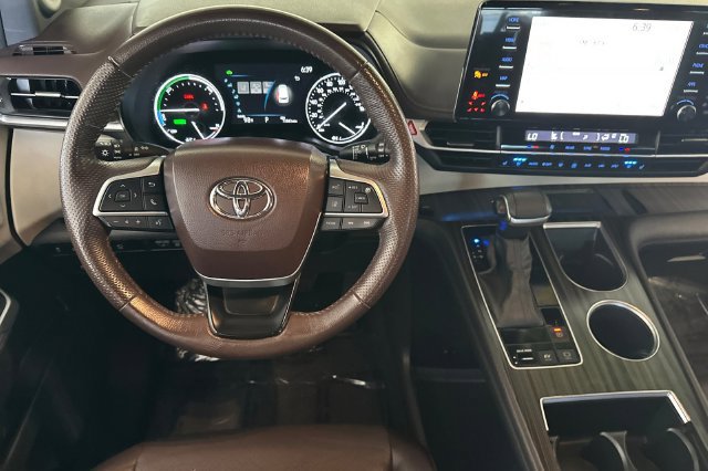 Certified 2023 Toyota Sienna Platinum AWD/4WD image 18