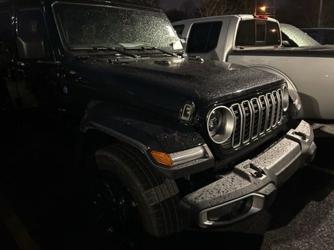 Used 2025 Jeep Wrangler Unlimited Sahara w/ Safety Group image 3