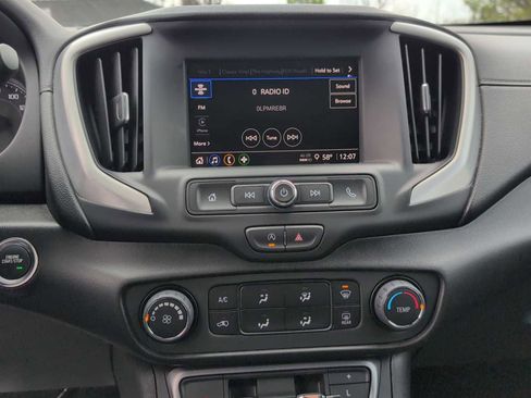 Used 2024 GMC Terrain SLE image 28