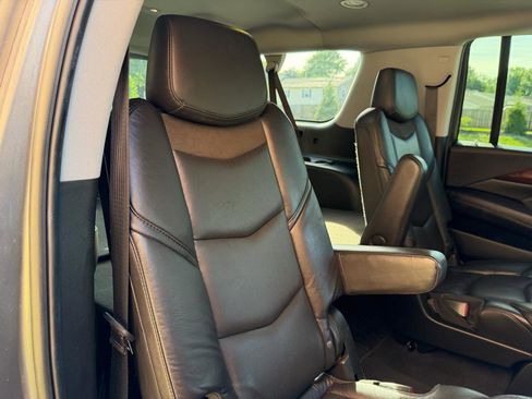 Used 2020 Cadillac Escalade ESV Luxury w/ Escalade Sport Edition AWD/4WD image 33