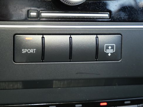Used 2011 Mercedes-Benz E 550 Coupe image 30