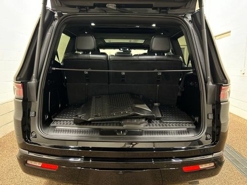 Used 2024 Jeep Wagoneer Series II w/ Convenience Group I AWD/4WD image 17