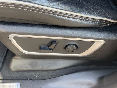 Used 2019 RAM 1500 Laramie AWD/4WD image 9