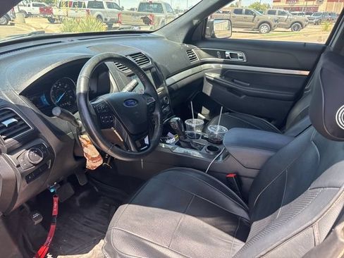 Used 2019 Ford Explorer XLT w/ Equipment Group 201A FWD image 11