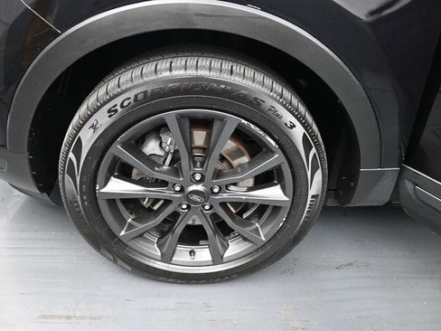 Used 2019 Ford Explorer XLT w/ Equipment Group 202A AWD/4WD image 18