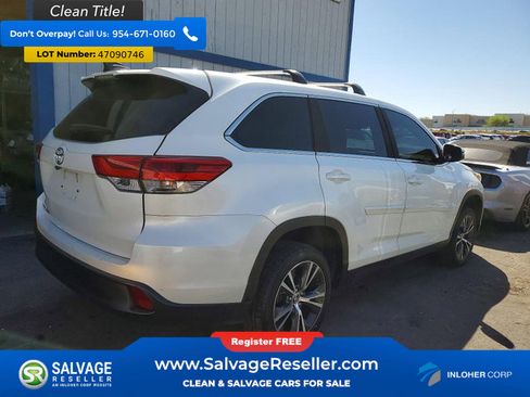 Used 2019 Toyota Highlander LE w/ Carpet Mat Package (TMS) image 4