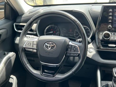 Used 2020 Toyota Highlander XLE FWD image 41