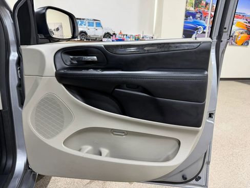 Used 2019 Dodge Grand Caravan SE image 15