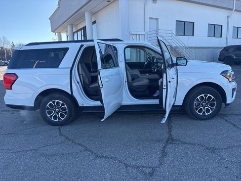 Used 2024 Ford Expedition Max XLT image 8