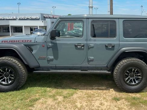 Used 2025 Jeep Wrangler Unlimited Rubicon w/ XTREMEE 35" Tire Package AWD/4WD image 4