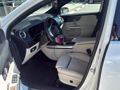 Certified 2025 Mercedes-Benz GLA 250 image 9