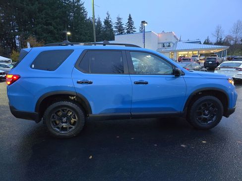 Certified 2025 Honda Pilot TrailSport image 24