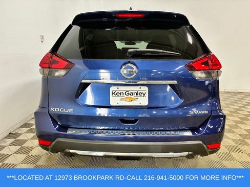 Used 2017 Nissan Rogue SV w/ Sun & Sound Touring Package AWD/4WD image 5