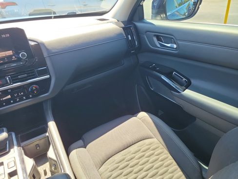 Used 2022 Nissan Pathfinder S FWD image 18
