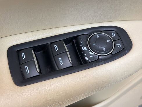 Used 2018 Cadillac XT5 FWD image 19