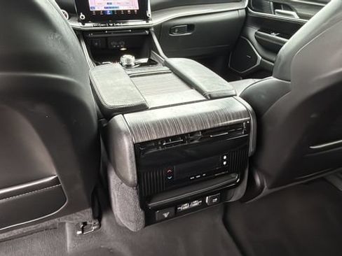 Used 2023 Jeep Wagoneer L Series II AWD/4WD image 20