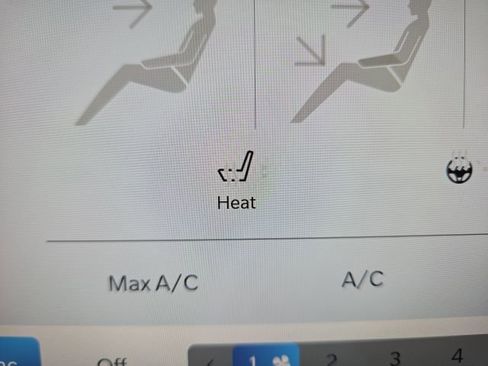 Used 2024 Chrysler Pacifica Touring-L image 8