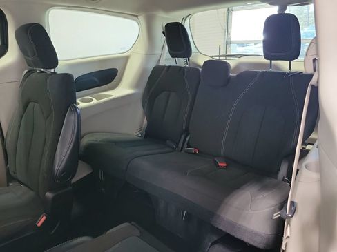 Used 2023 Chrysler Voyager LX FWD image 7
