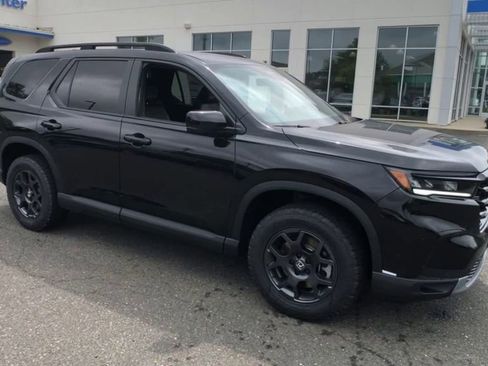 New 2025 Honda Pilot TrailSport image 2