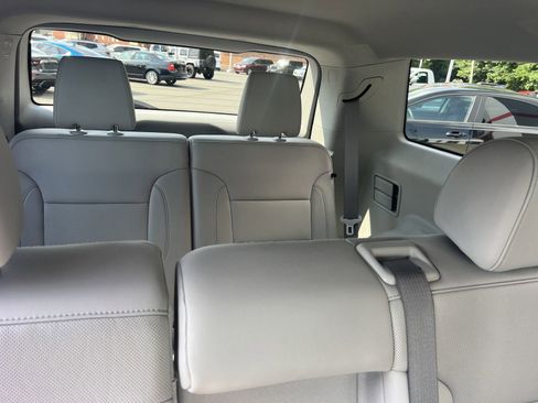 Used 2023 GMC Acadia SLT image 27