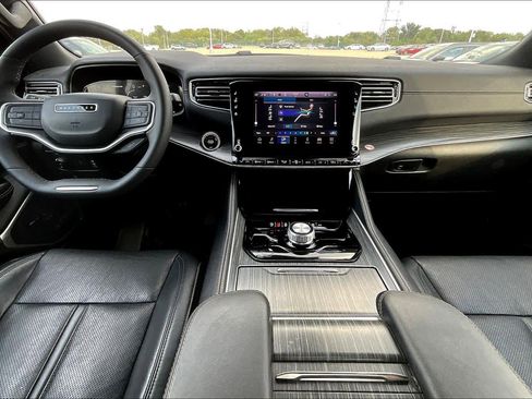 Used 2024 Jeep Wagoneer L Series II w/ Flexible Seating Group image 14