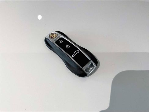 Used 2023 Porsche Panamera Platinum Edition image 34