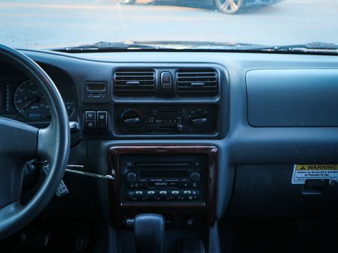 Used 2002 Isuzu Rodeo LS image 28