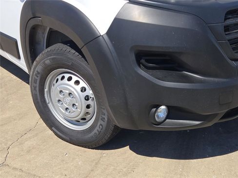 Used 2025 RAM ProMaster 2500 w/ Convenience Group image 3