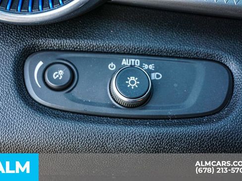 Used 2025 Chevrolet Trax LT FWD image 44