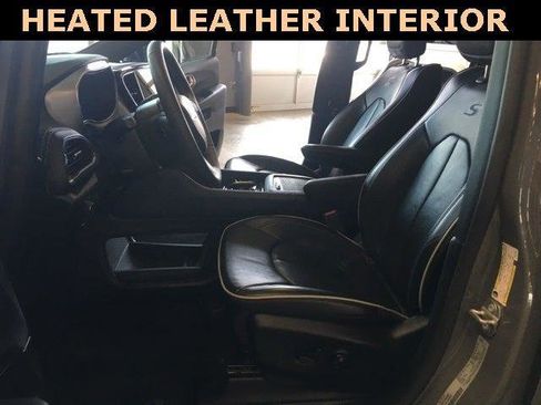 Certified 2025 Chrysler Pacifica Limited image 15