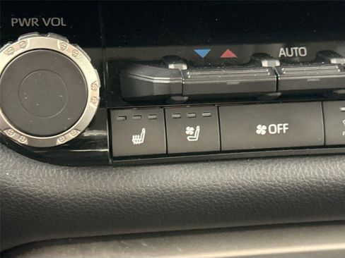 Used 2024 Toyota Tundra Limited image 7