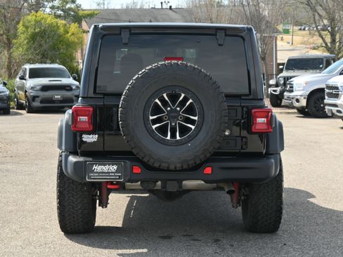 Used 2024 Jeep Wrangler Unlimited Rubicon w/ XTREMEE 35" Tire Package image 13