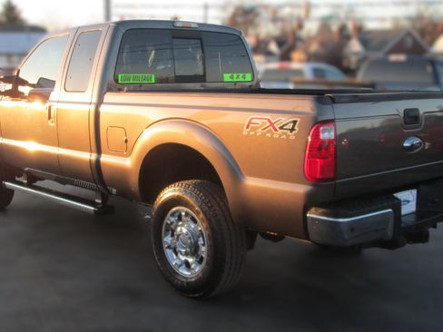 Used 2015 Ford F250 XLT w/ XLT Premium Package image 7