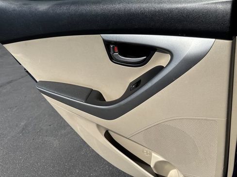 Used 2014 Hyundai Elantra SE FWD image 11