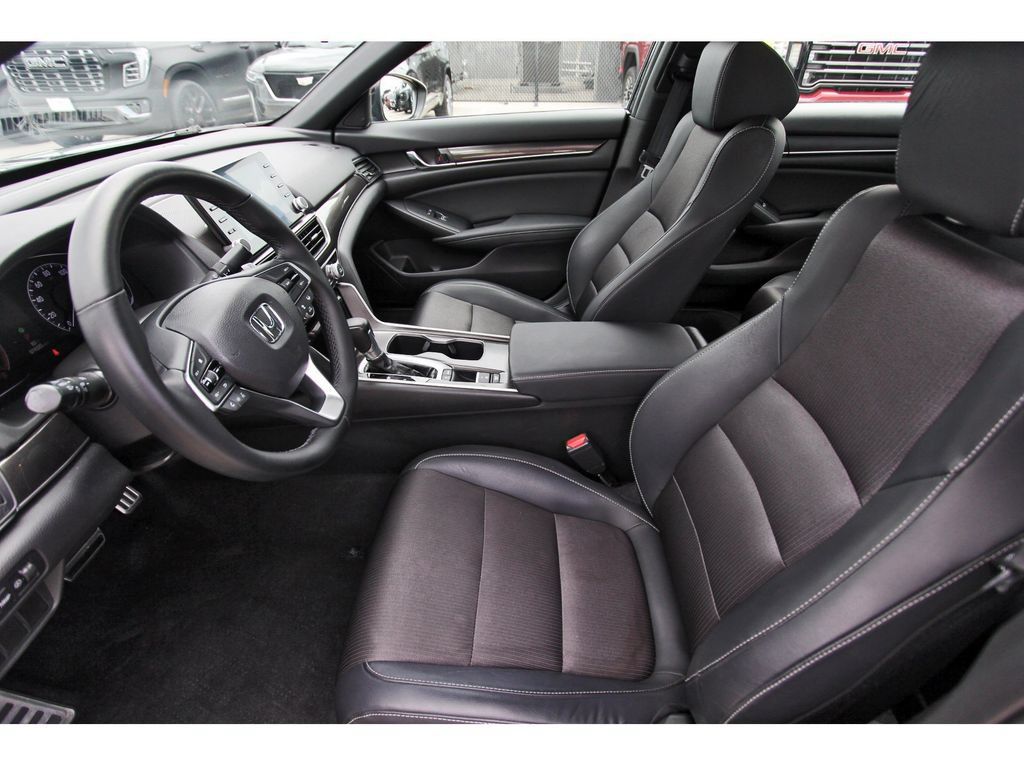 Used 2018 Honda Accord Sport image 6