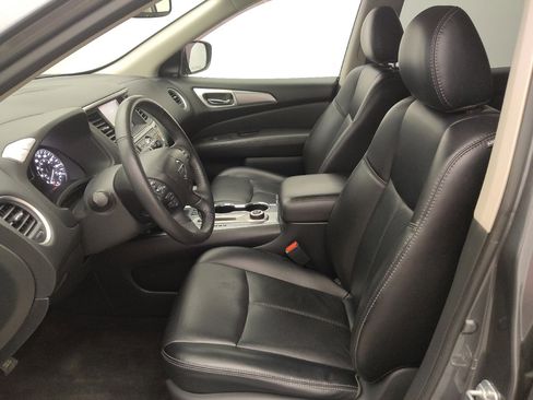Used 2019 Nissan Pathfinder SL image 17