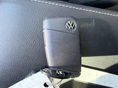 Used 2023 Volkswagen Tiguan SE w/ Panoramic Sunroof Package FWD image 30