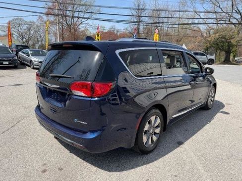 Used 2018 Chrysler Pacifica Limited image 5