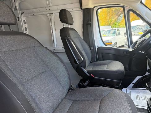 Used 2025 RAM ProMaster 2500 w/ Convenience Group FWD image 15