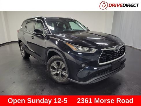 Used 2020 Toyota Highlander XLE FWD image 1